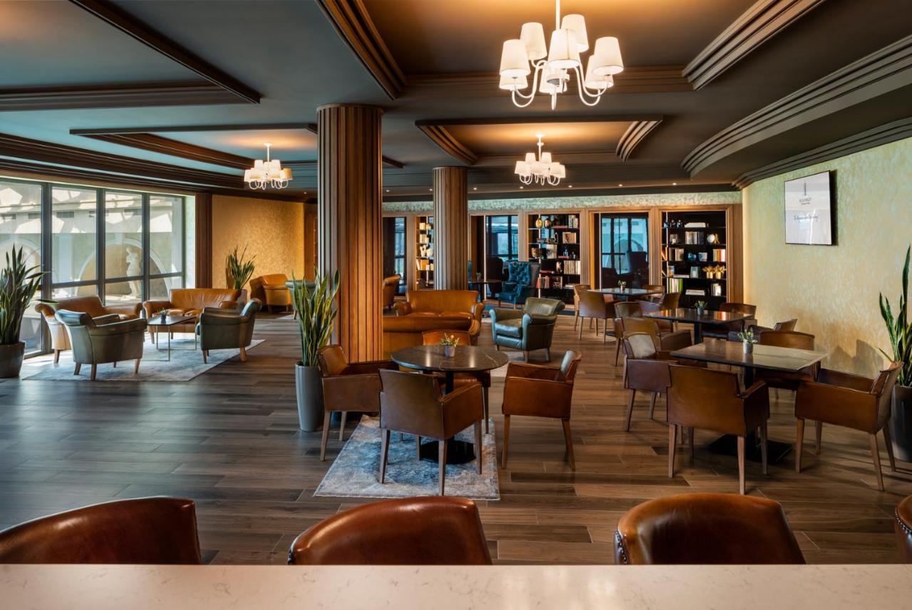Kings' Valley Medical & Spa Hotel Kazanlŭk Eksteriør billede The lounge at the airport
