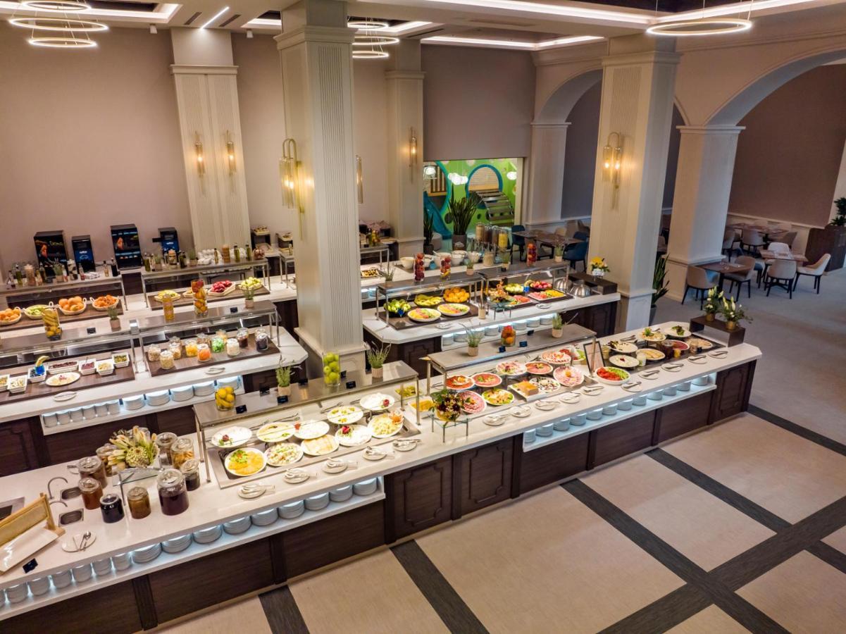 Kings' Valley Medical & Spa Hotel Kazanlŭk Eksteriør billede The buffet at the hotel