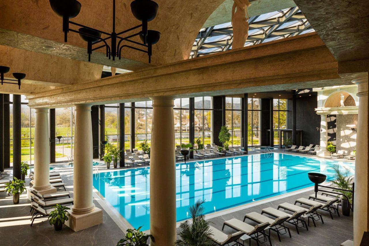 Kings' Valley Medical & Spa Hotel Kazanlŭk Eksteriør billede The thermal pool
