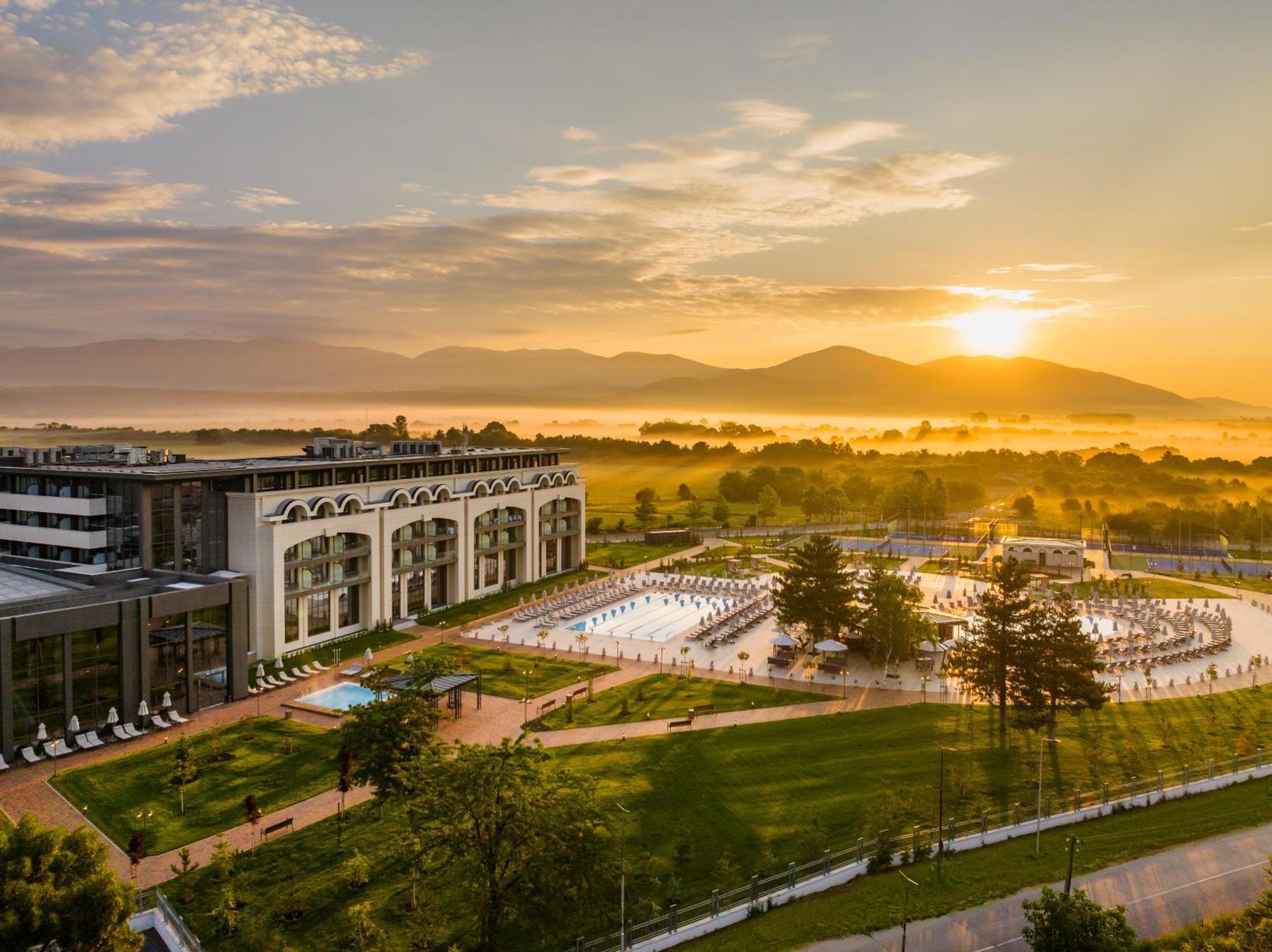 Kings' Valley Medical & Spa Hotel Kazanlŭk Eksteriør billede Sunset at the hotel