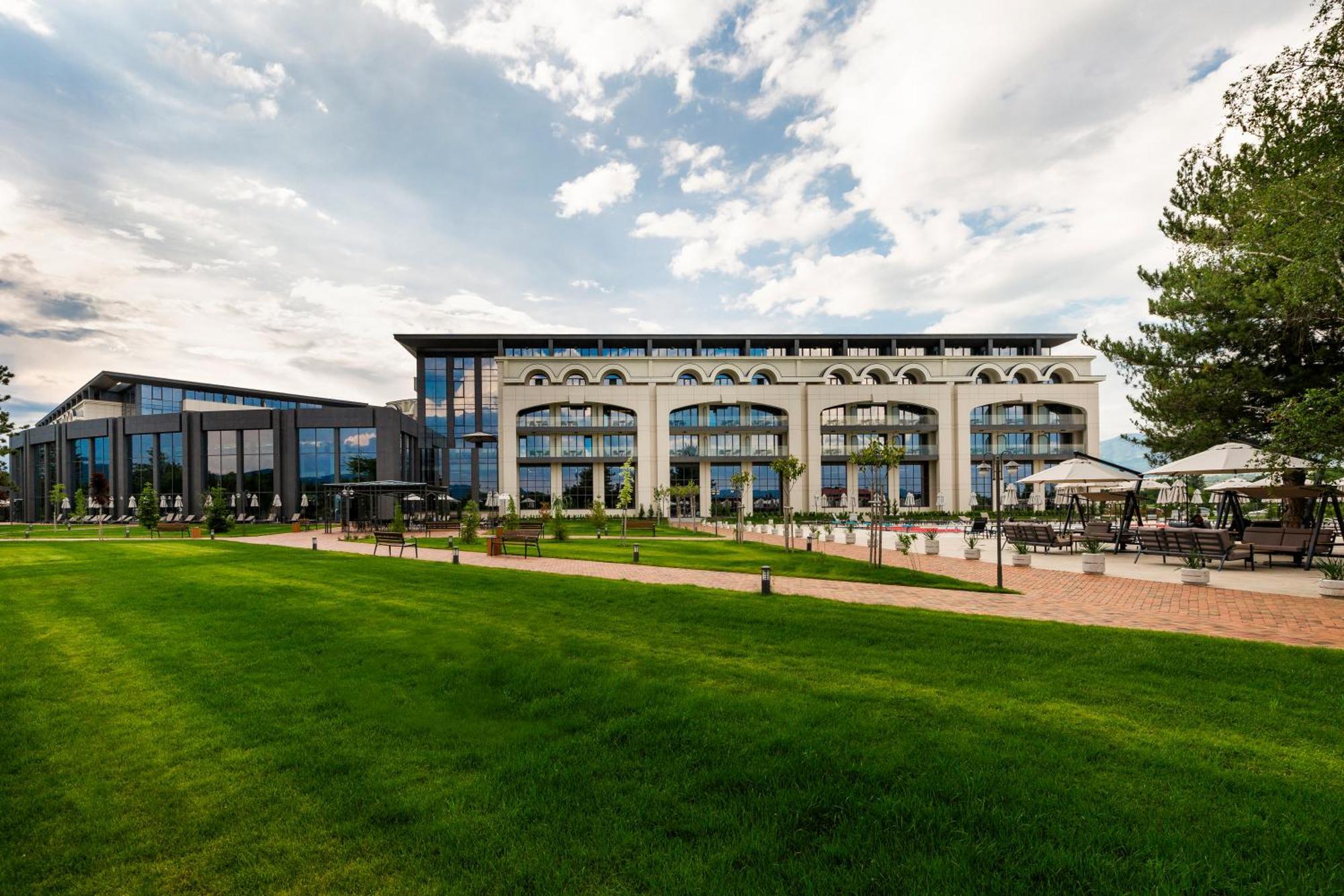 Kings' Valley Medical & Spa Hotel Kazanlŭk Eksteriør billede The hotel
