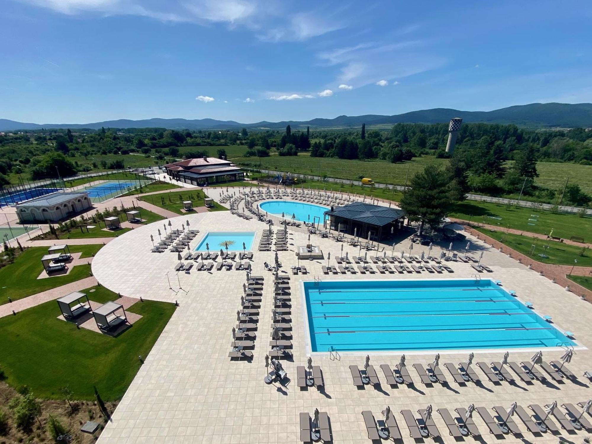 Kings' Valley Medical & Spa Hotel Kazanlŭk Eksteriør billede Aerial view of the complex