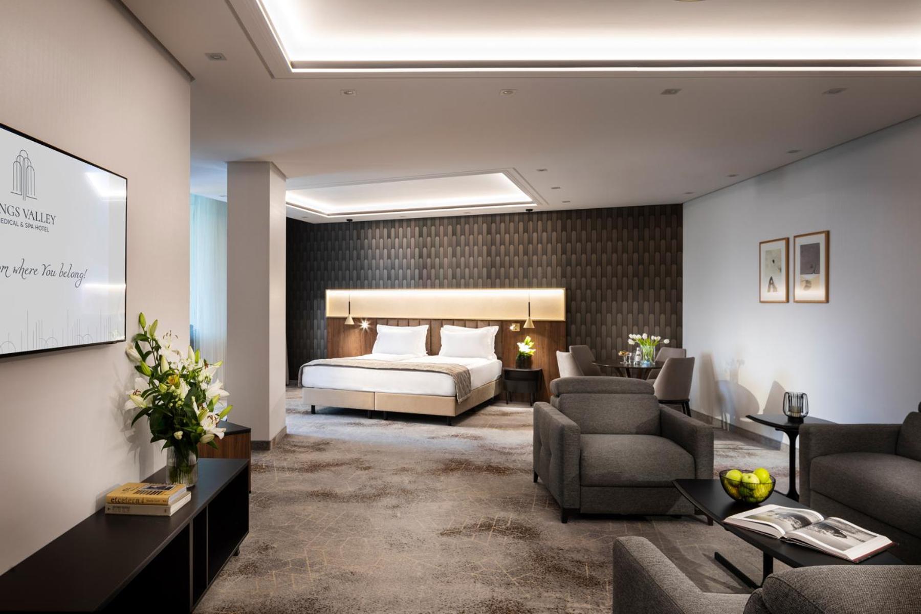Kings' Valley Medical & Spa Hotel Kazanlŭk Eksteriør billede A suite at the Conrad Hong Kong