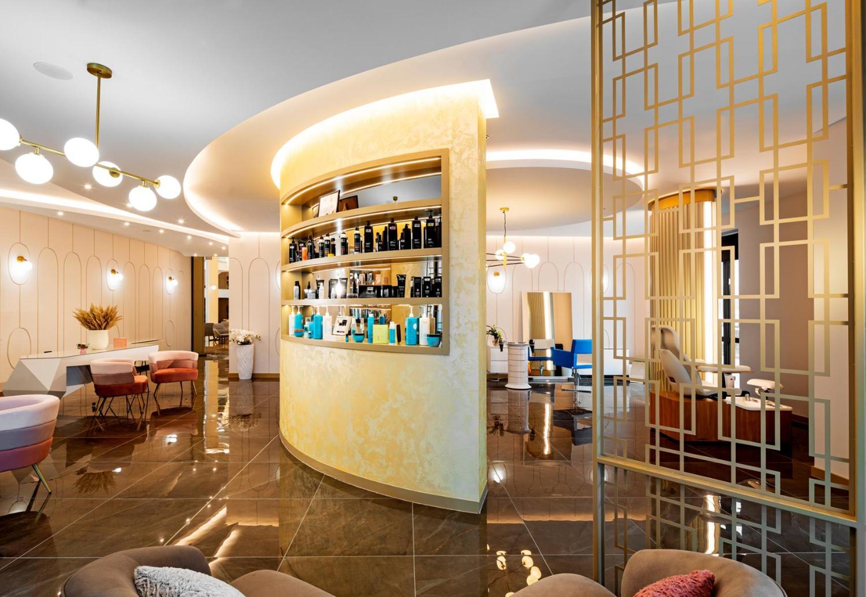 Kings' Valley Medical & Spa Hotel Kazanlŭk Eksteriør billede The interior of the salon